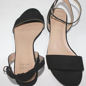 A new day Black Ankle Strap Sandals Shoes sz 7.5 Block Heel 1"